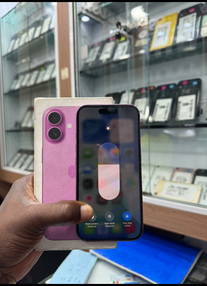 Smartphone 12 avec écran OLED