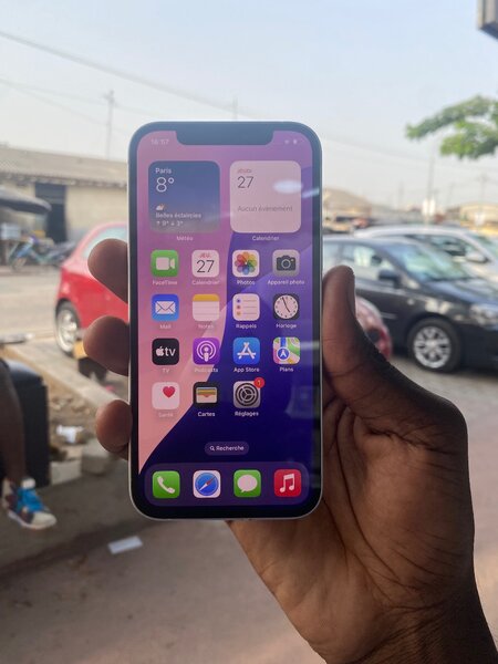 iPhone 12 simple