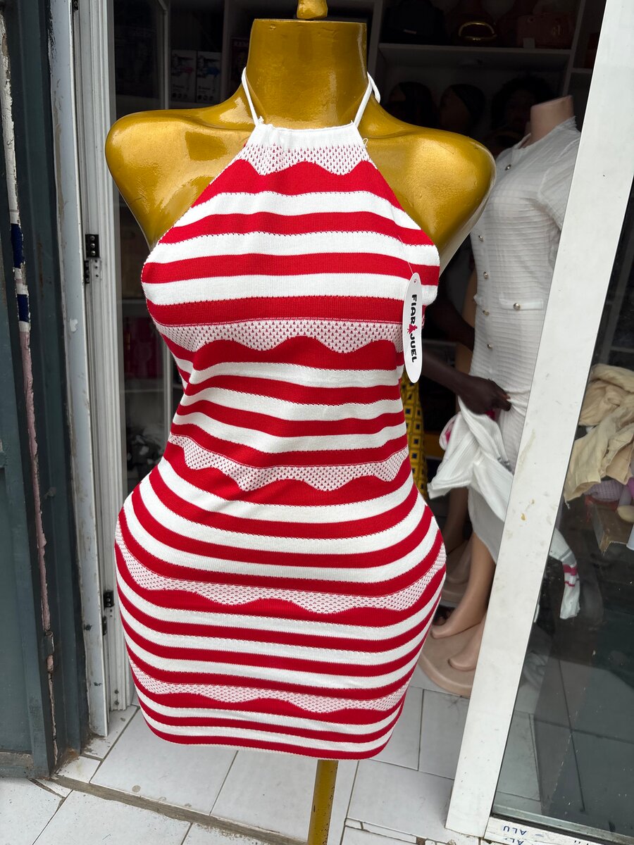 Robe Striée Rouge Élégante