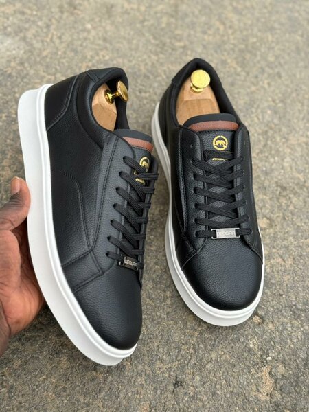 Chaussures sneakers en cuir élégantes