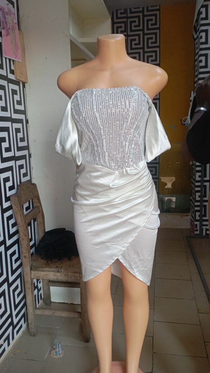 Élégante robe longue fendue