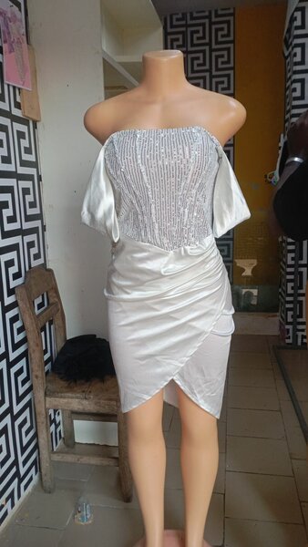 Élégante robe longue fendue