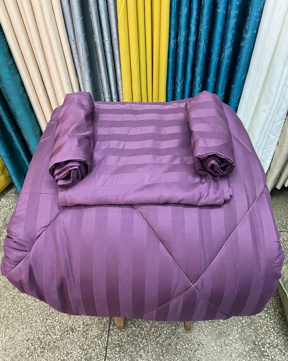 Kingsize duvet  Comes with 2 pillowcases and 1 Kingsize bedsheet 