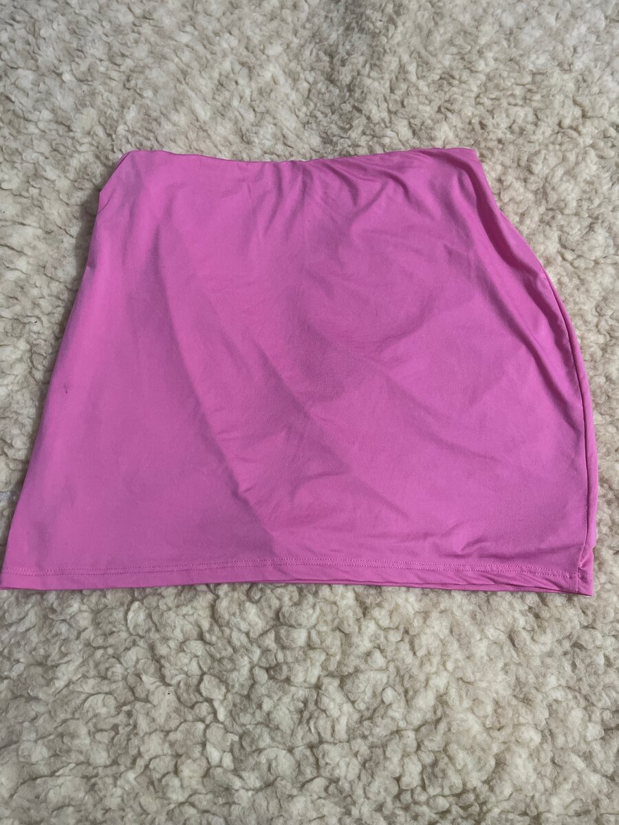 Jupe rose à boutons latéraux