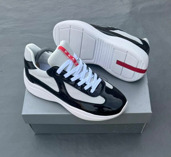 Sneakers Prada élégantes unisexes