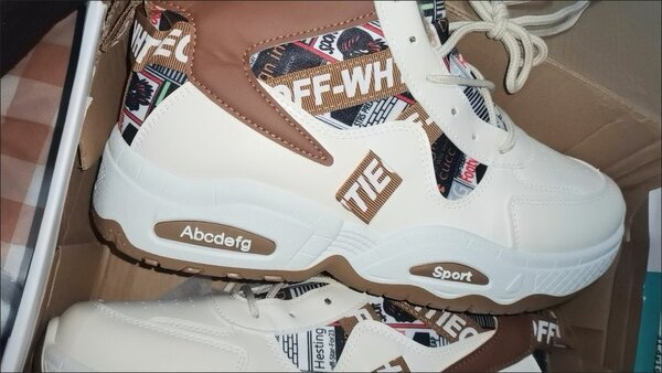 Продаю зимний спортивный обувь,