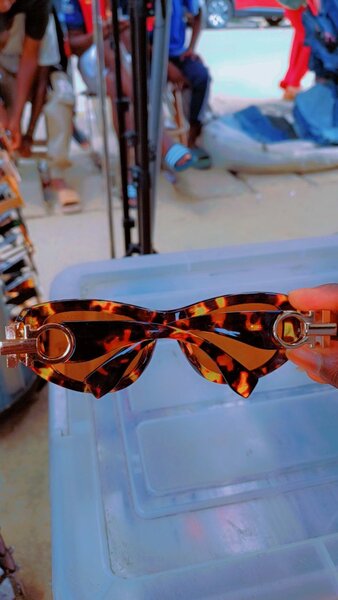 Lunettes de soleil écaille tendance