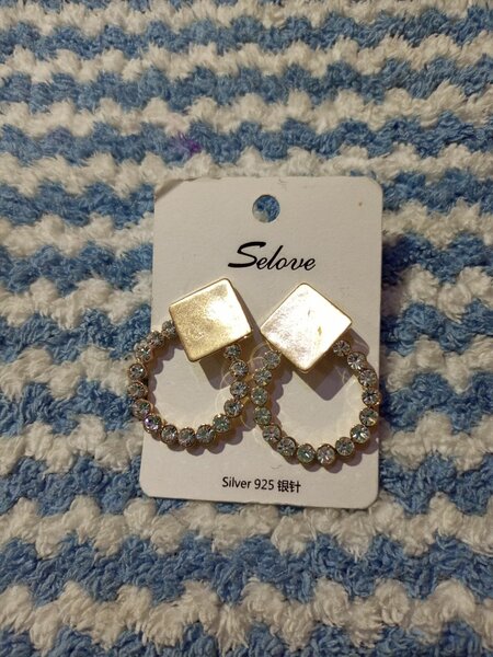 Classic earings available 35 cedis each