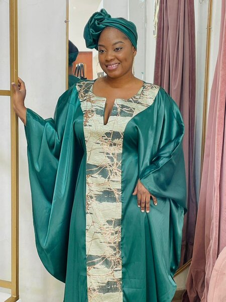 Robe caftan élégante en soie