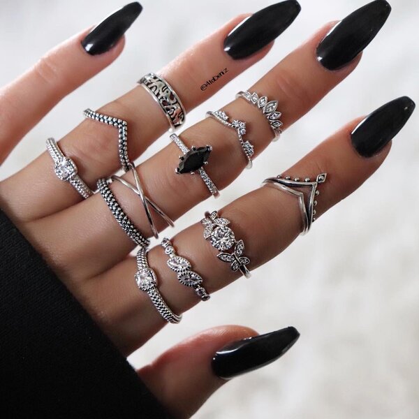 Luxurious and fashionable Rings