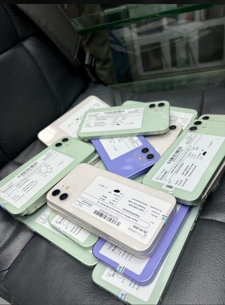 iPhone 12 SIMPLE CASI NEUF