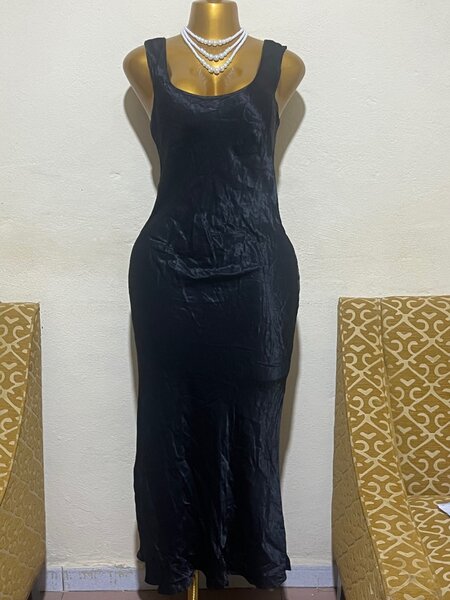 Robe Élégante en Satin Noir