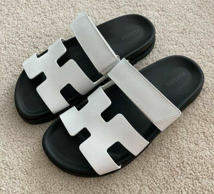 Sandales en cuir blanc modernes