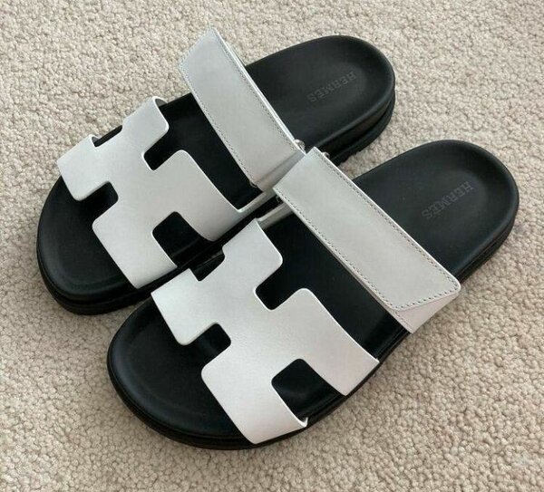 Sandales en cuir blanc modernes