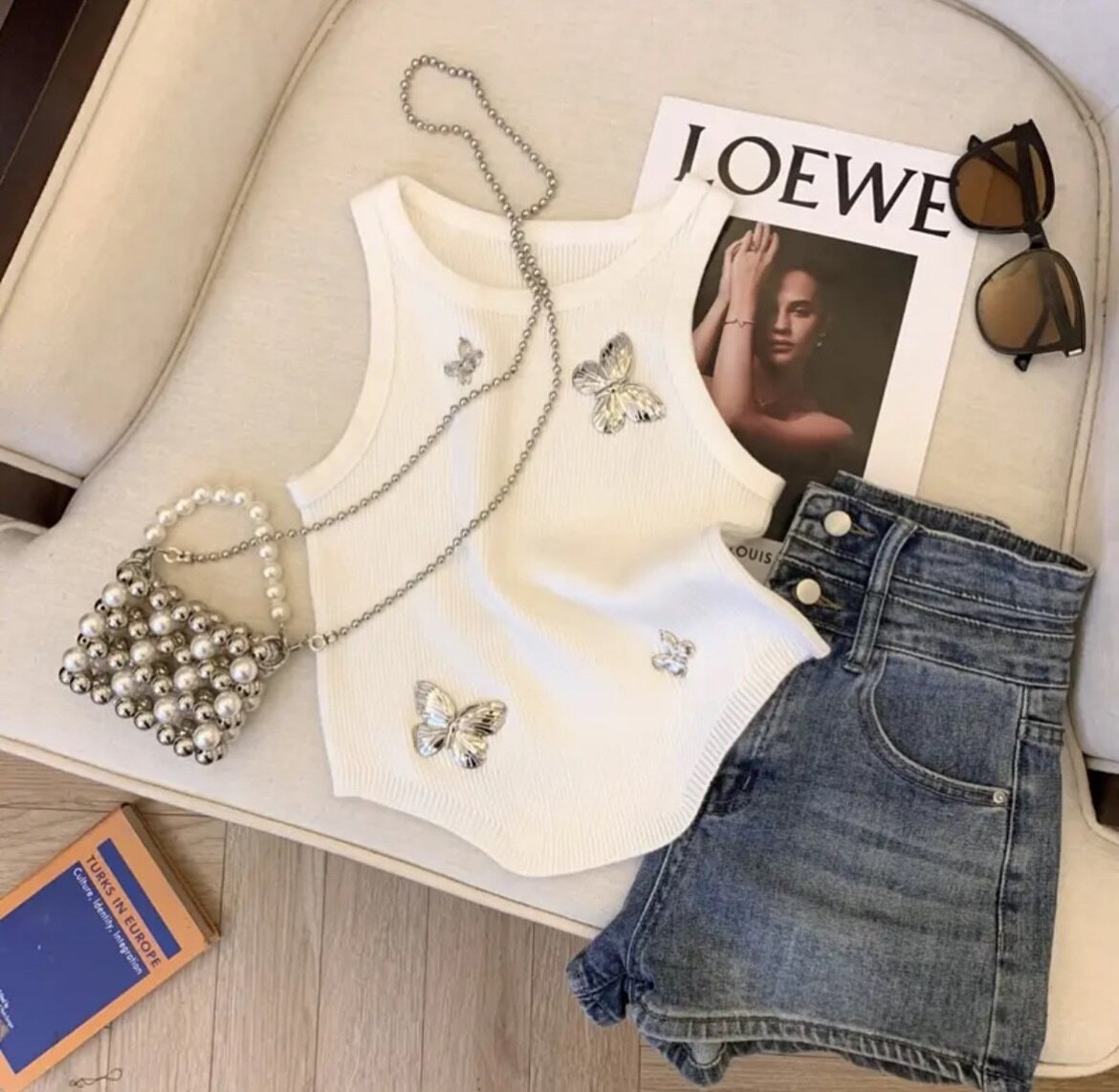 Модный топ с бабочками