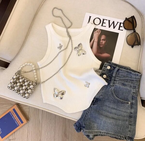 Модный топ с бабочками