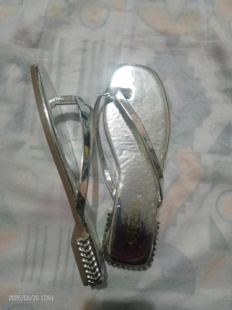 Sandales argentées élégantes