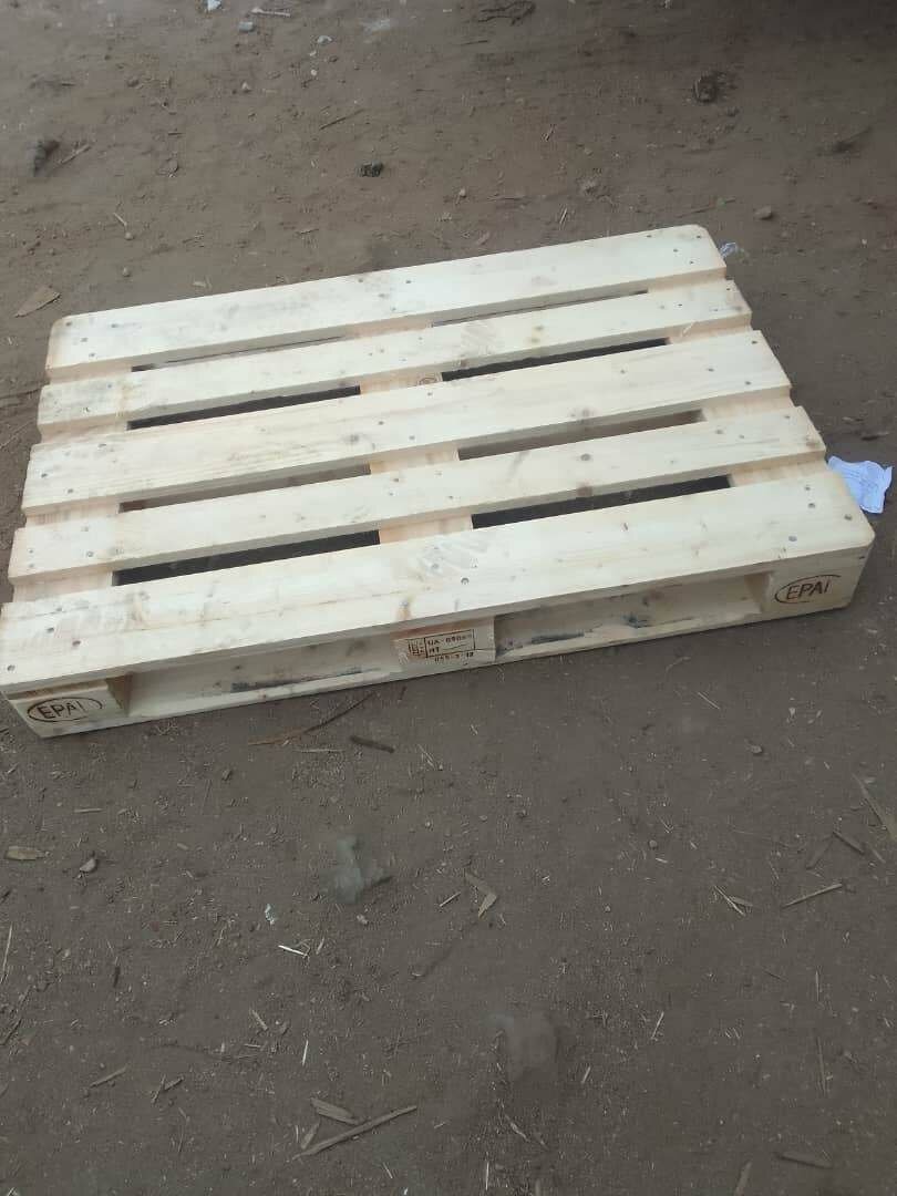 Palette en bois solide