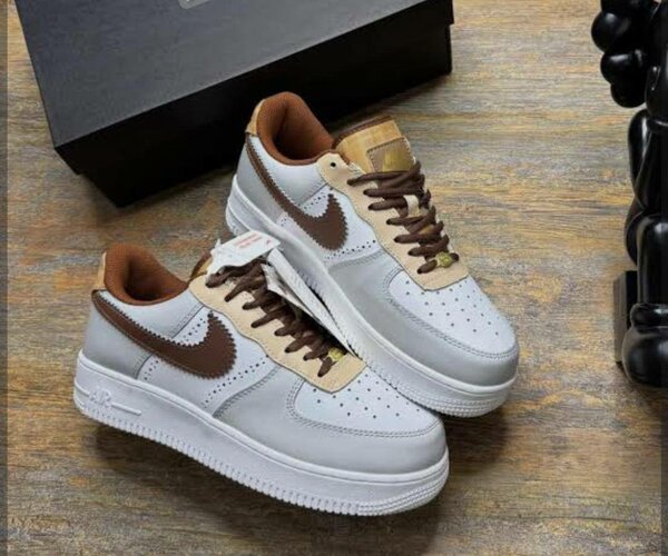 Baskets blanches et marron