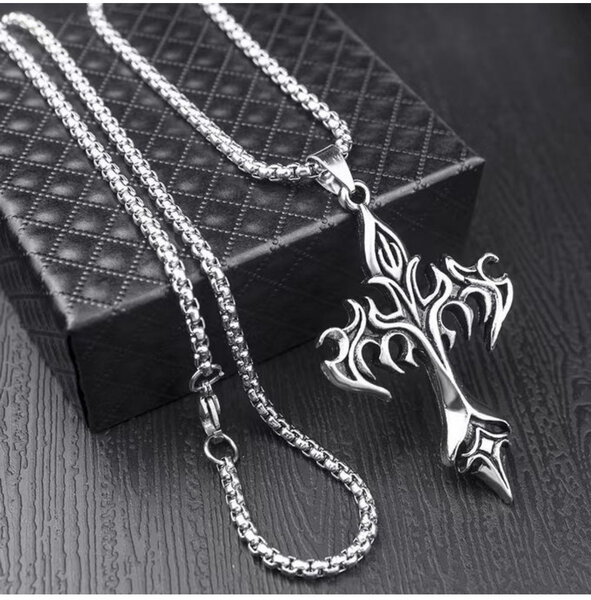 Collier Croix Gothique