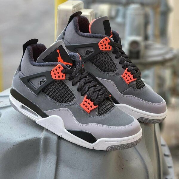 JORDAN 4