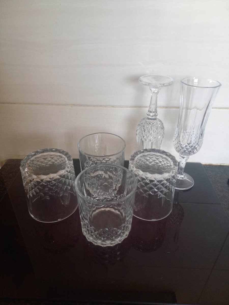 Crystallite storage jar -3ltrs, champagne and whyskry glasse