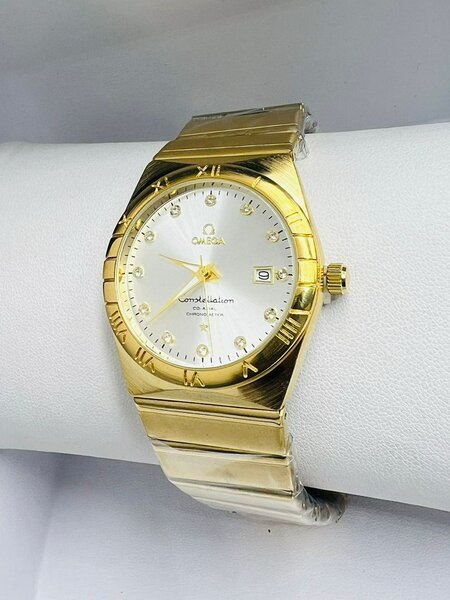 Montre de luxe disponible