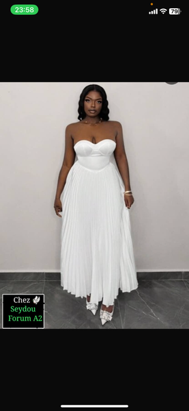 Robe blanche élégante sans bretelles