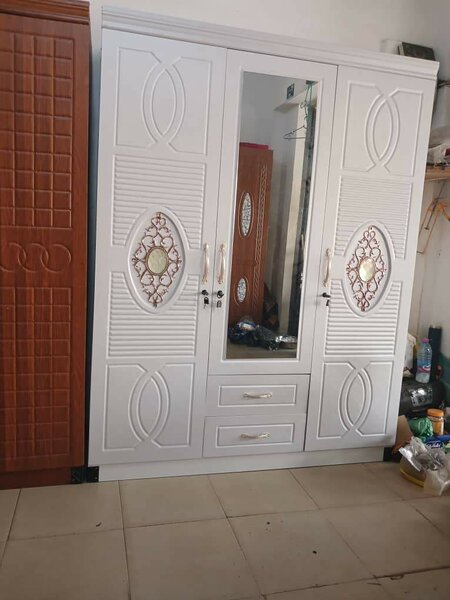 Solid built 3 door wardrobe