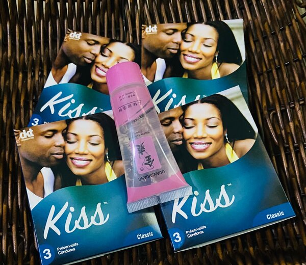 12 préservatifs + 1 lubrifiant