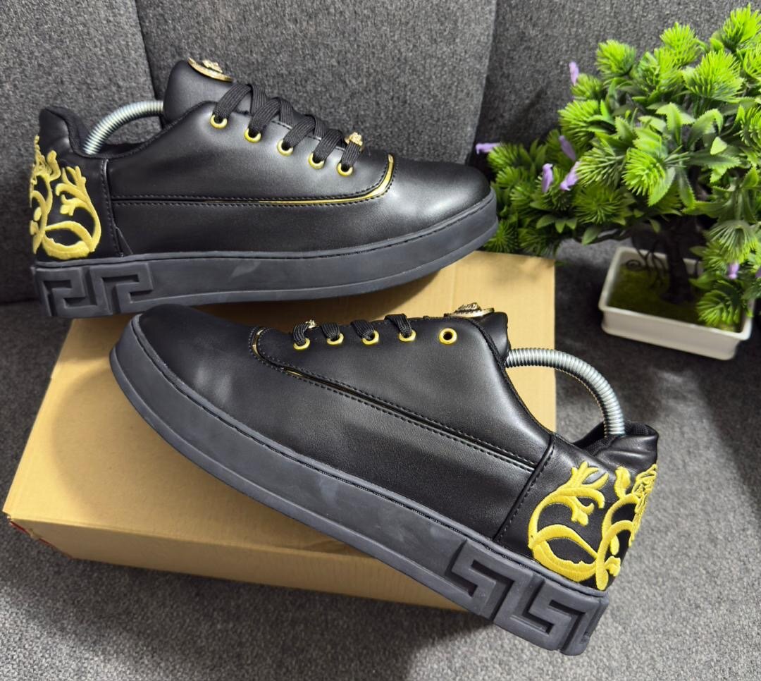 Baskets élégantes brodées