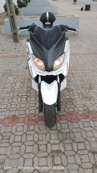 Scooter Xmax sportif et puissant