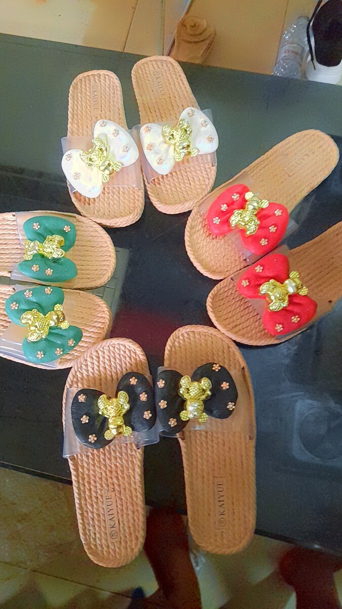 Casual slippers for ladies