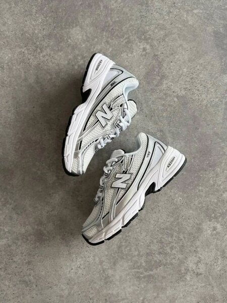 New Balance 740 Sneakers