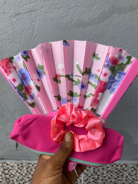 Éventail Floral Pliable Élégant