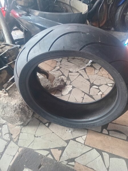 Pneu de moto