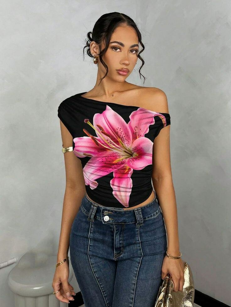 Top asymétrique à motif floral
