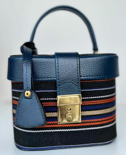 Sac à main rayé élégant