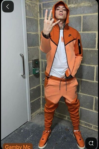 Survêtement sportif orange tendance