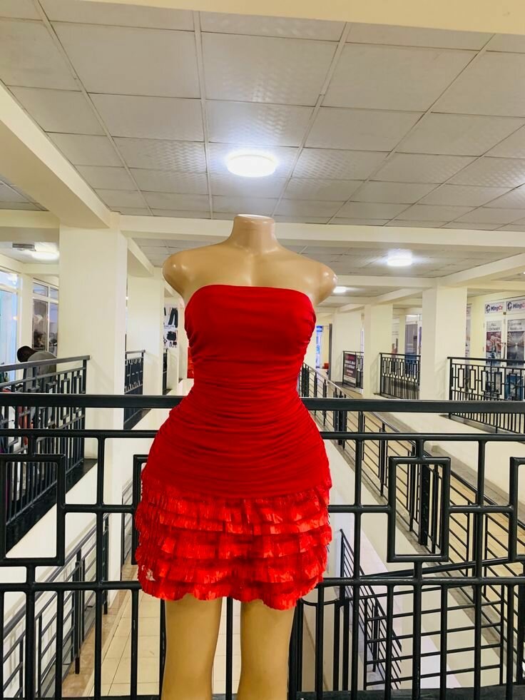 Robe Rouge Bustier Élégante