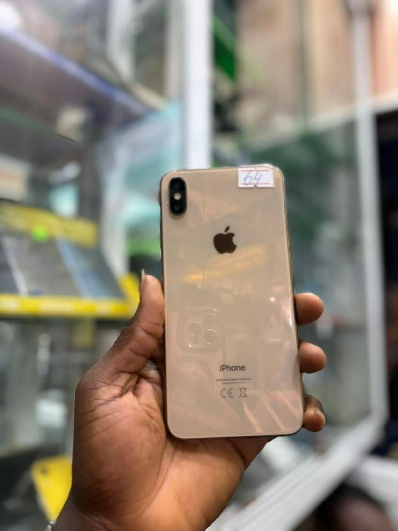 iPhone Xs max 64 giga tout est