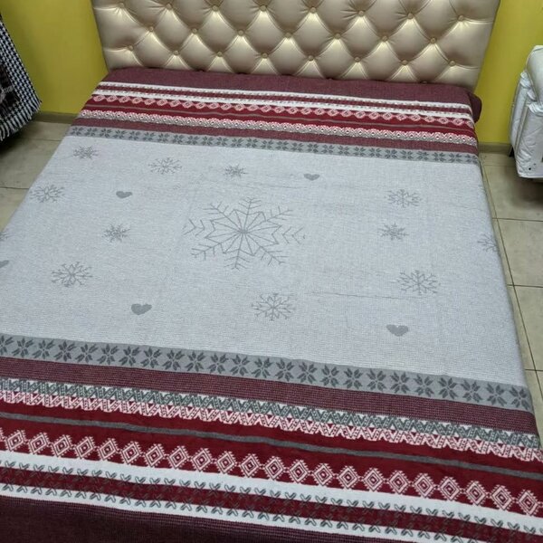 Мягкий и легкий двухсторонний плед