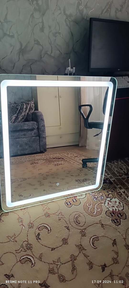 Зеркало с подсветкой.