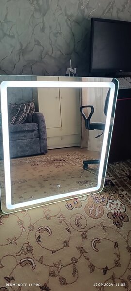 Зеркало с подсветкой.