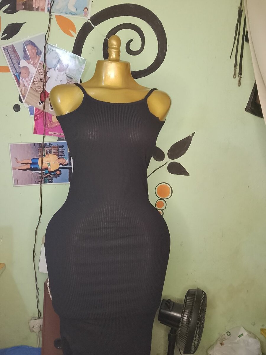 Robe noire moulante en maille