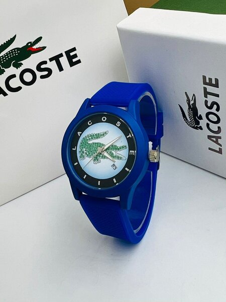 Une montre LACOSTE imperméable
