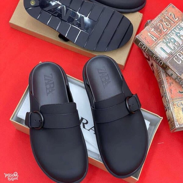 Mules en cuir noir élégantes