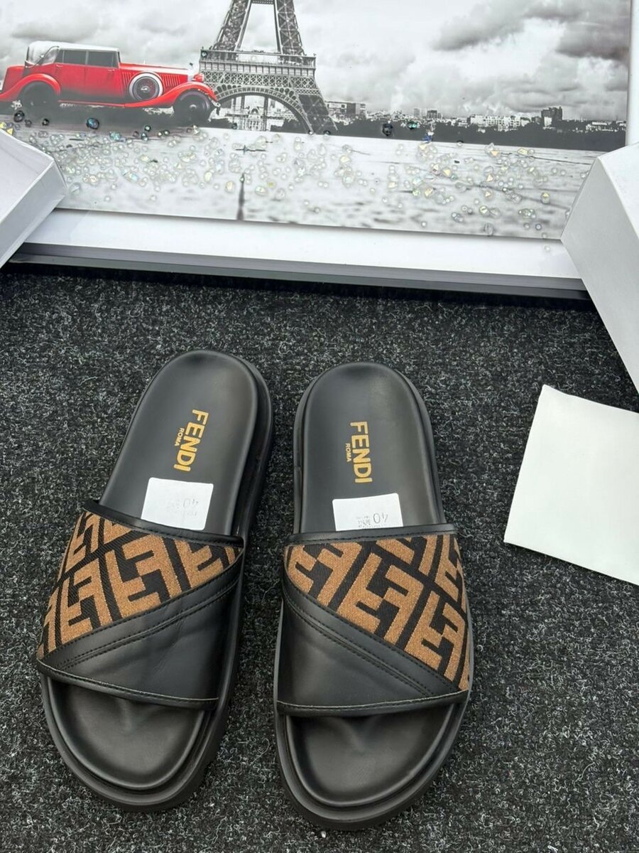 Tongs de luxe Fendi noir