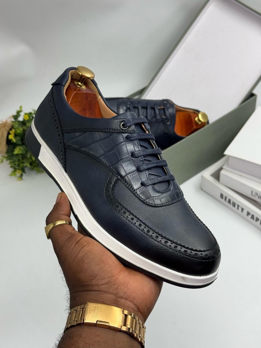 TIMBERLAND NAVY AND WHITE