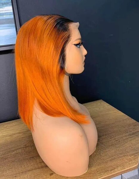 Perruque orange éclatante